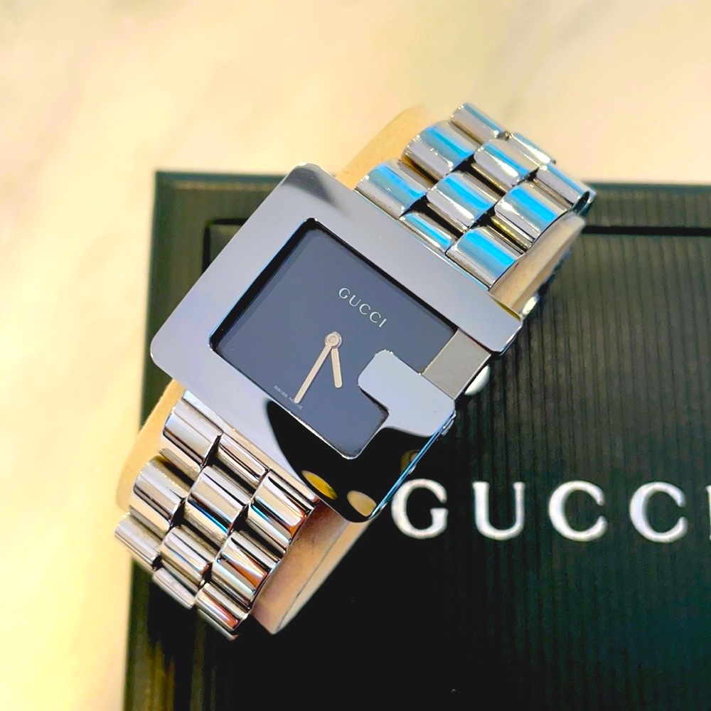Gucci G watch. Silver with black dial